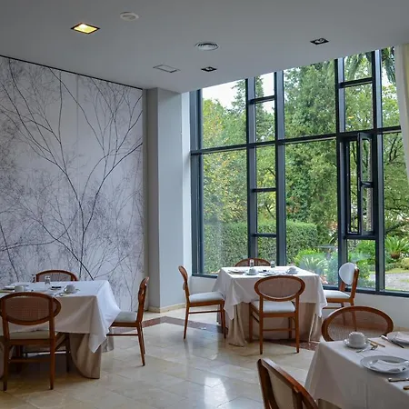Hotel De 4*