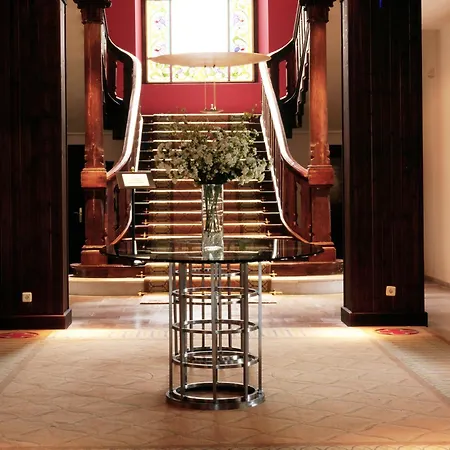 Hotel De 4*