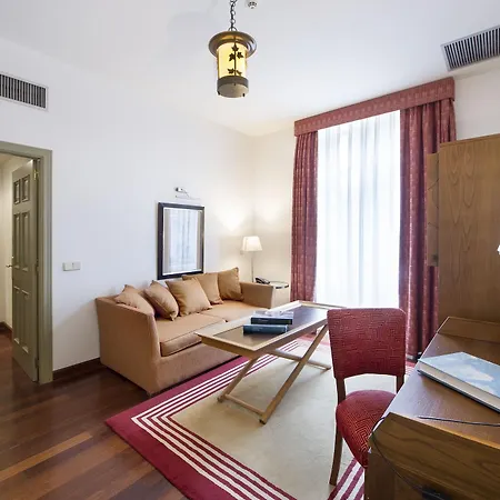 Hotel De 4*
