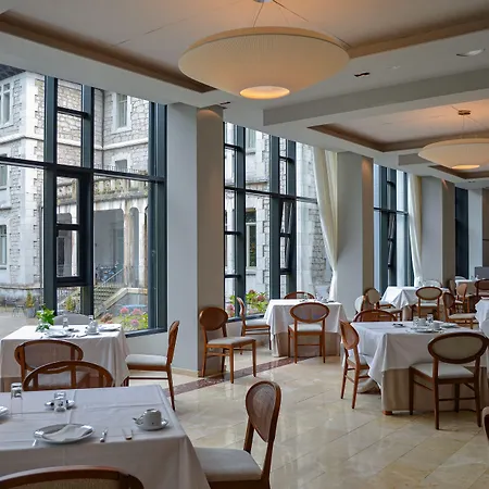 Hotel De 4*